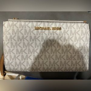 Micheal kors wallet